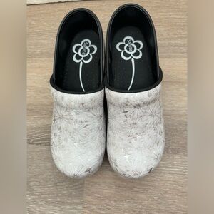 Sanita nursing clogs